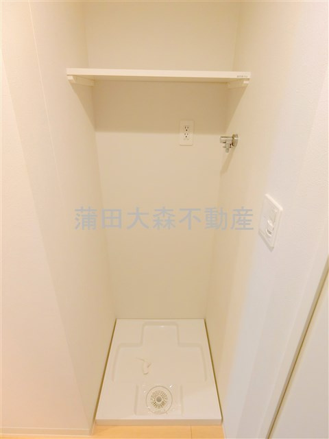 ジェノヴィア蒲田Ⅱスカイガーデンの設備|棚付きの洗濯機置き場