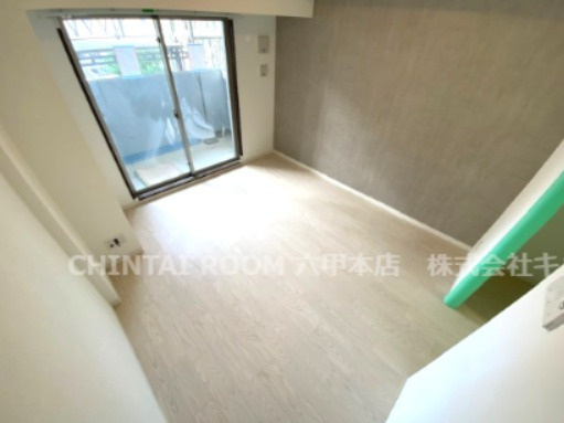 アプリーレ三宮イーストの洋室