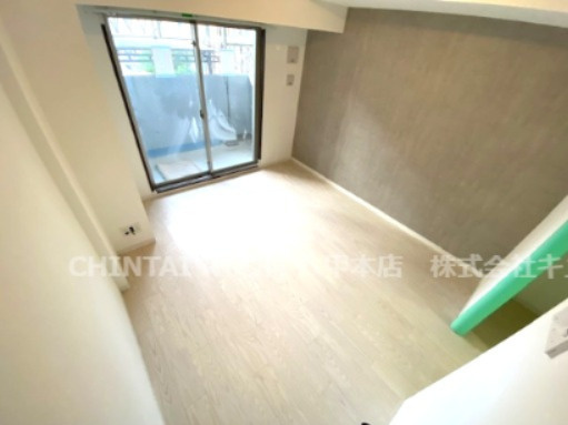 アプリーレ三宮イーストの洋室