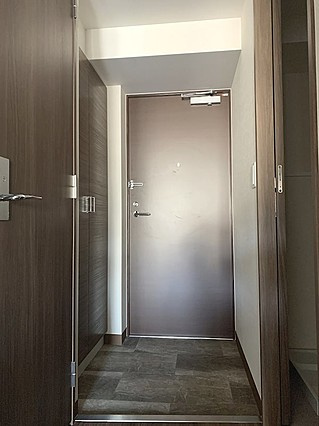 クリエイトビュー三宮磯上の玄関