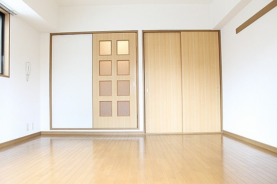 モナハイツ八雲の洋室