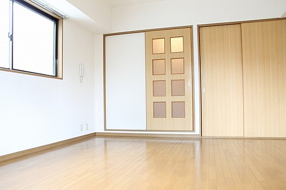 モナハイツ八雲の洋室