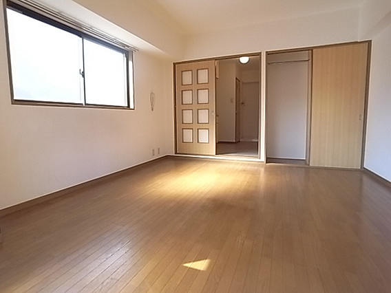 モナハイツ八雲の洋室