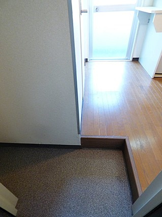 岩屋ビルの玄関