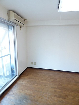 岩屋ビルの居間・リビング