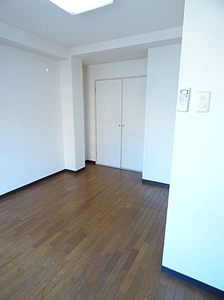 岩屋ビルの居間・リビング