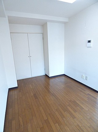 岩屋ビルの居間・リビング