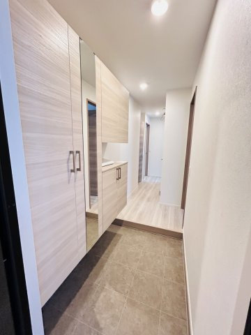 エムライズ西宮の玄関