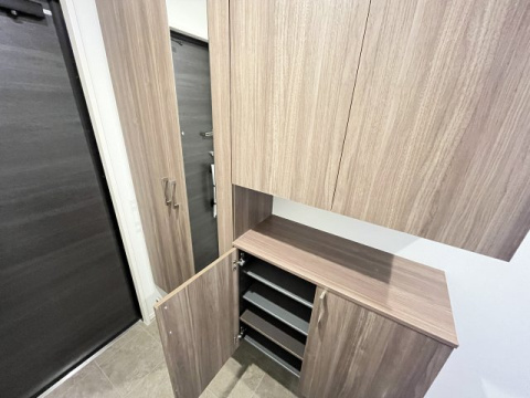 エムライズ西宮の玄関