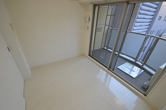 エステムコート三宮駅前Ⅱアデシオンの居間・リビング