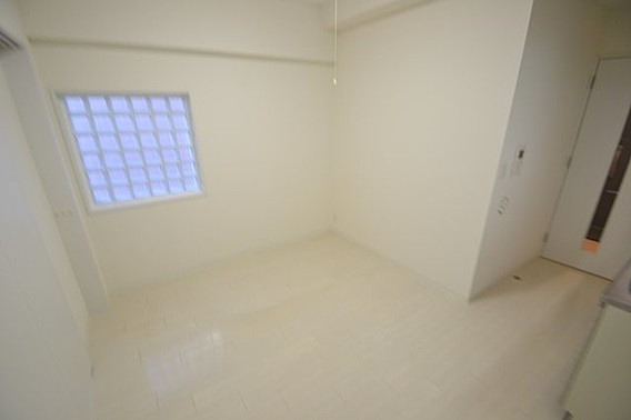 エステムコート三宮駅前Ⅱアデシオンの居間・リビング