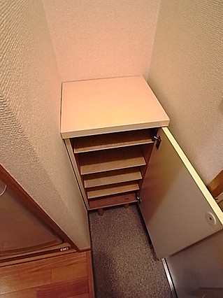 松屋北野坂ビルの玄関