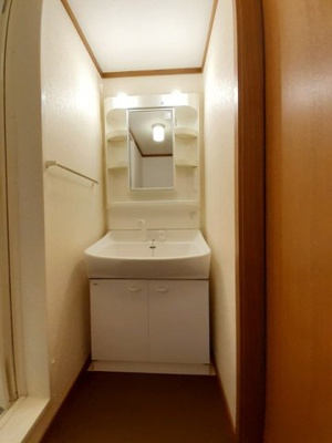 【洗面所】 | リュール西津田 | 明るい洗面所です