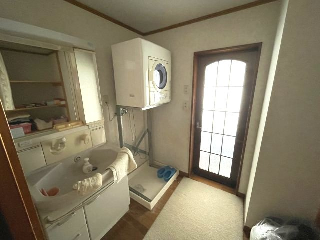 敷地約325坪　渡り廊下でつながる母屋＋ヘーベルハウス住宅の洗面所|洗面所です