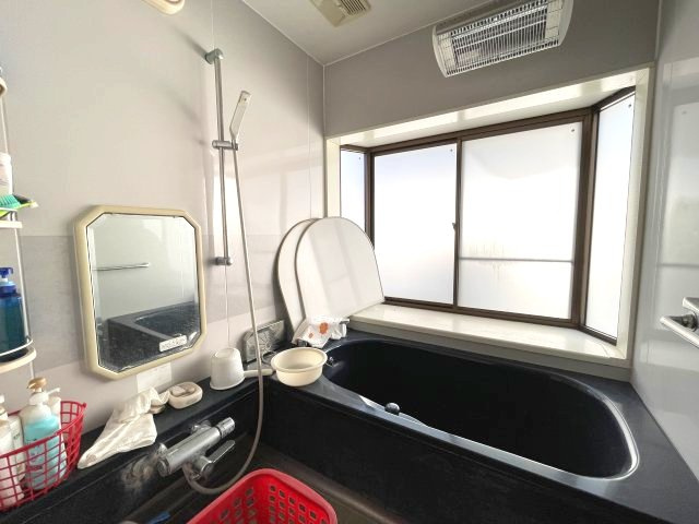 敷地約325坪　渡り廊下でつながる母屋＋ヘーベルハウス住宅の浴室|お風呂です