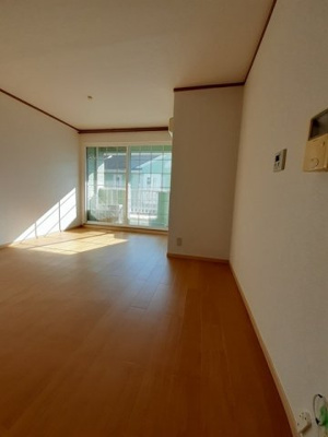 【居間・リビング】 | すえひろ壱番館 | こちらの居間で趣味の時間をお楽しみください