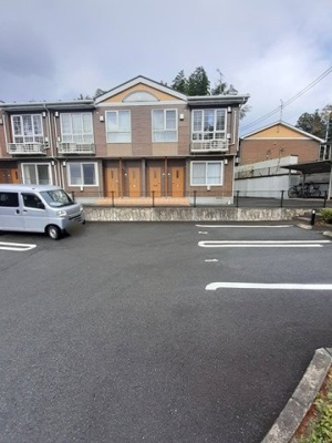 【駐車場】 | グランソレイユＡ | 車をお持ちの方に嬉しい駐車場付きの物件です
