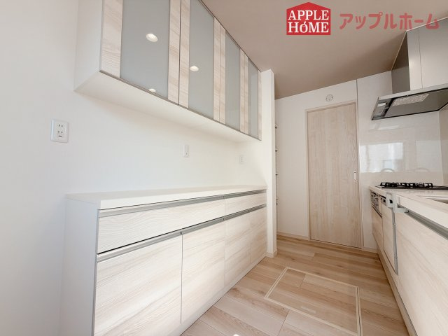 [新築住宅] 熊谷市石原 第9期 全5棟のキッチン|キッチンの収納も充実☆食洗器完備で家事も楽々♪生活の質が向上すること間違いなしの充実設備です。