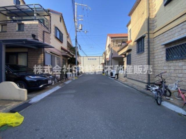 稲田新町3丁目中古戸建の前面道路含む現地写真|リフォームや住宅ローン・東大阪市の不動産の事なら弊社にお任せ下さいませ！
各地域の特徴・グルメ・裏道やその他、細かい情報等も熟知した
東大阪市出身のスタッフが新生活を送るお客様をサポート致します！