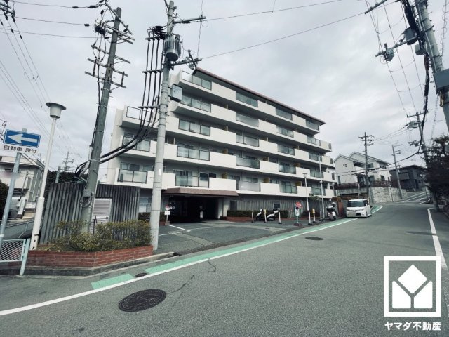 シーアイマンション夙川の周辺|広々とした敷地内にすべり台付きの複合遊具や、ゆったりとした広場が整備された「西田公園」まで徒歩5分で、子育て世帯の方にもお勧めです。