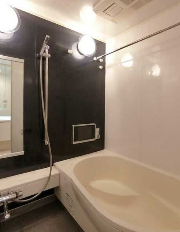 レジデンス三宿　ネット無料　トランクルーム 　駐車場ありの浴室