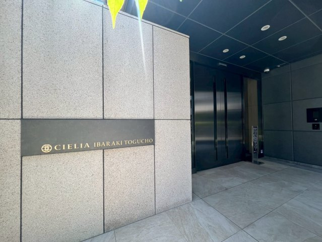 シエリア茨木東宮町のエントランス