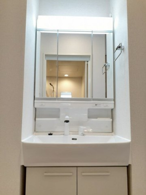 【洗面所】 | サンヴィレッジＢ | ゆったりとスペースのある洗面所