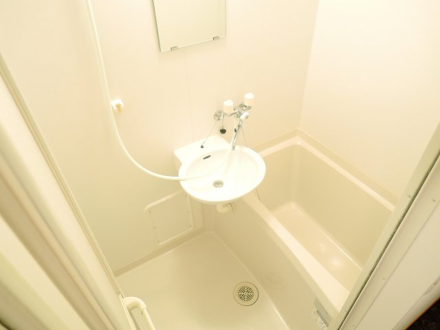 レオパレスプラスパ寿の浴室