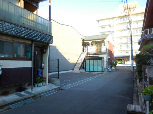 レオパレスプラスパ寿の駐車場