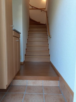 【玄関】 | グランソレイユＢ | 明るい玄関です