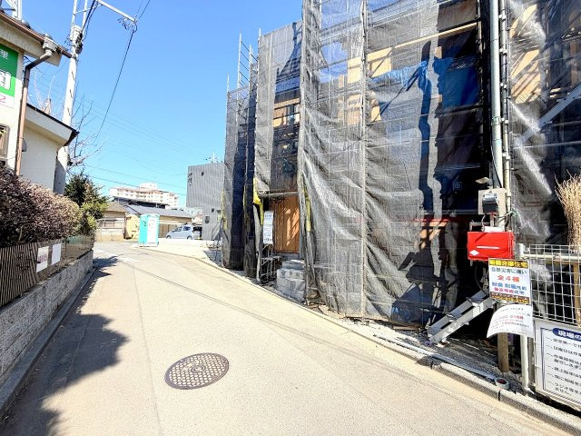 福生市熊川全４棟　新築分譲の前面道路含む現地写真