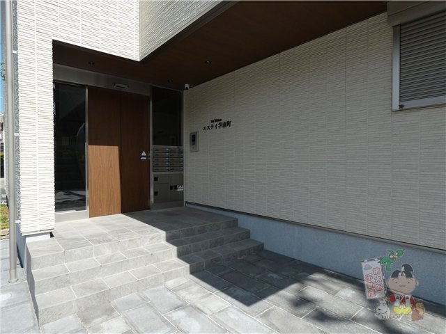 エステイ学南町のエントランス