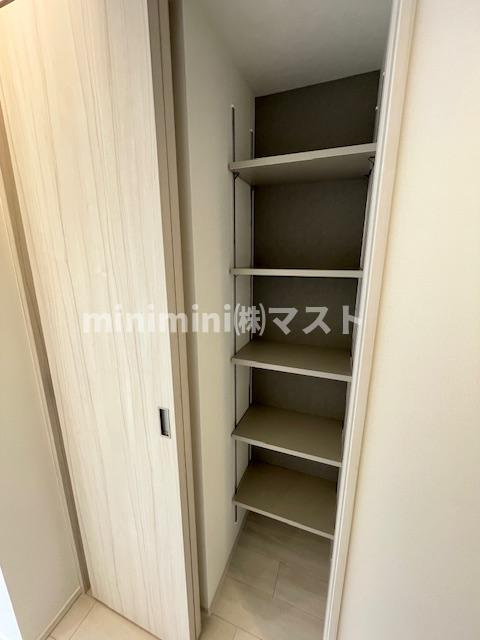 コンフォリア・リヴ北浜淡路町の収納