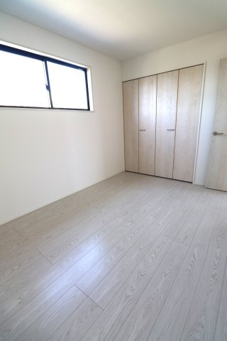 国分町新築戸建の洋室