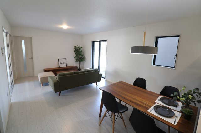 国分町新築戸建の居間・リビング