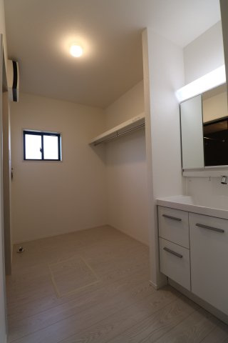 国分町新築戸建の脱衣所