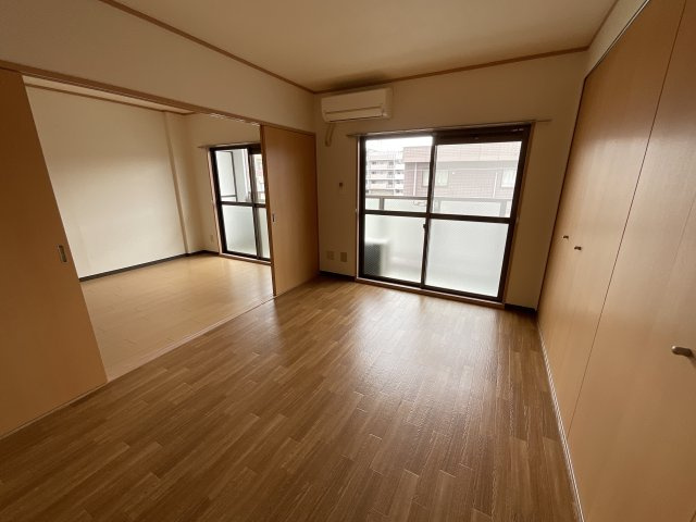 【居間・リビング】 | ディアコート横山 | おしゃれな居間です