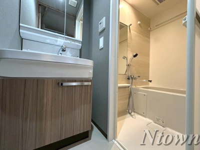 【洗面所】 | メイクスWアート丸の内 | 広い洗面スペース