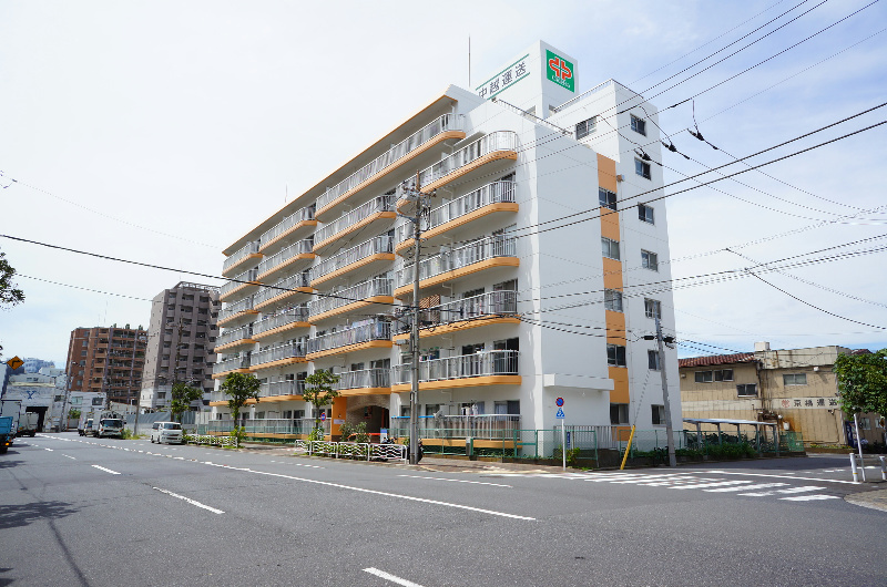 江東区枝川２丁目の賃貸マンションの外観|外壁塗装済みで明るい印象♪