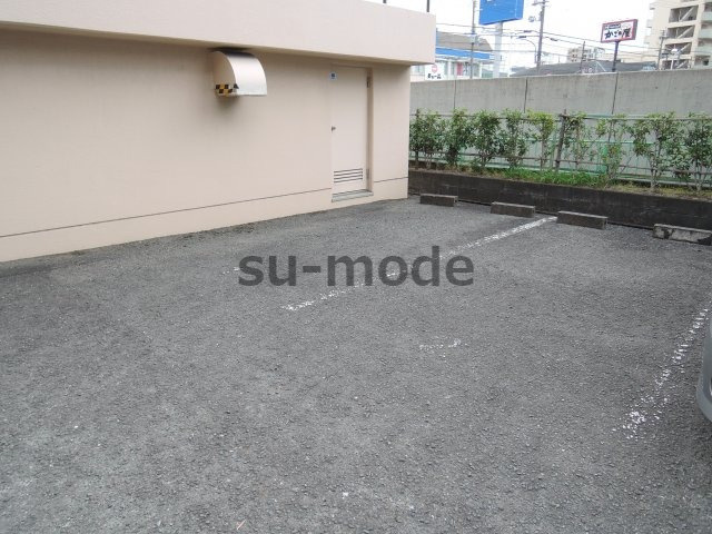 ピアタウンの駐車場