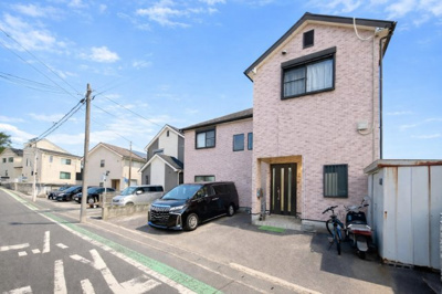 【外観】 | ◆旭区川井宿町　中古戸建◆ | ◆爽やかな青空の下に贅沢なほどに降り注ぐ陽光、豊かな居住性と、クオリティが見事に調和した住空間は、住まうことの喜びを感じさせてくれます。ゆとりある広い敷地で開放的なお住まいです。