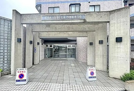 【中古マンション】カザベーラ坂戸のエントランス|落ち着いたエントランスです