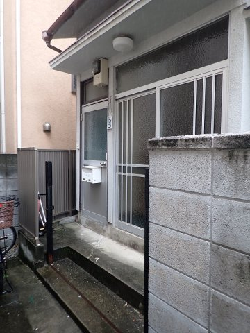 白山2-18戸建のエントランス