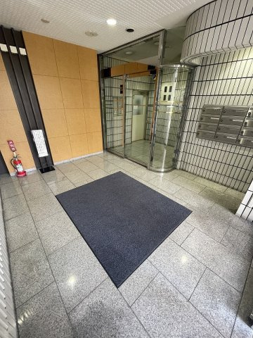 ホワイトパレスのエントランス