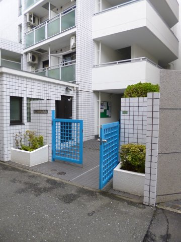 トップ本郷のエントランス
