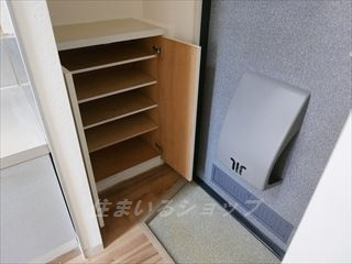 広島市安佐北区亀山７丁目のアパートの玄関|シューズボックス