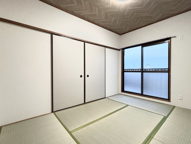 【和室】 | ダイアパレス三ツ境　ペット飼育可能/眺望良好/デザイン良物件 | ◆柔らかい陽光が差し込む明るいお部屋を演出する設計。彩光の取れる窓が気持ちの良いお部屋を創り上げます。
