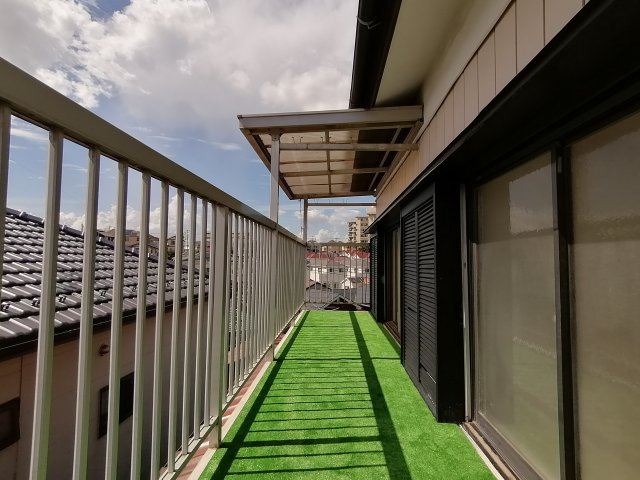 千葉県松戸市稔台8丁目　中古戸建のバルコニー|暖かな日差しのふりそそぐバルコニー