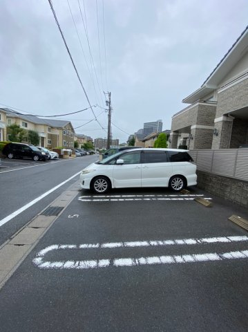 ティエラ・エレンシアの駐車場