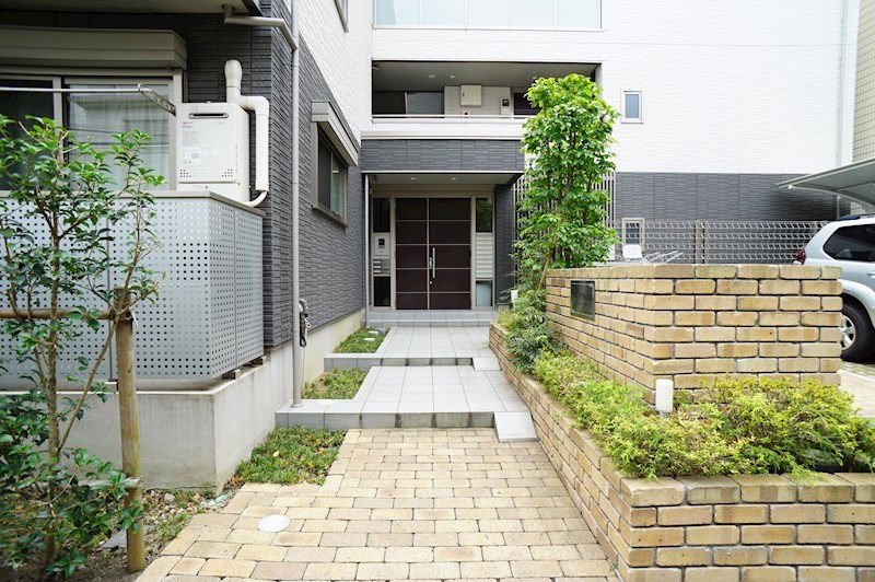 江東区大島１丁目の賃貸マンションの外観|エントランスもゆったり♪